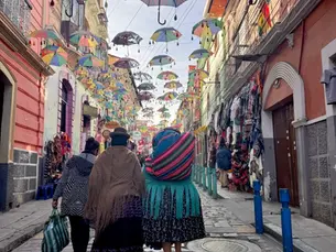 Tisser des récits, tisser des liens 