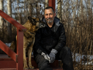 Une entreprise de camping éducatif offre aux participants une immersion dans la culture Autochtone