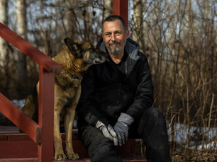 Une entreprise de camping éducatif offre aux participants une immersion dans la culture Autochtone